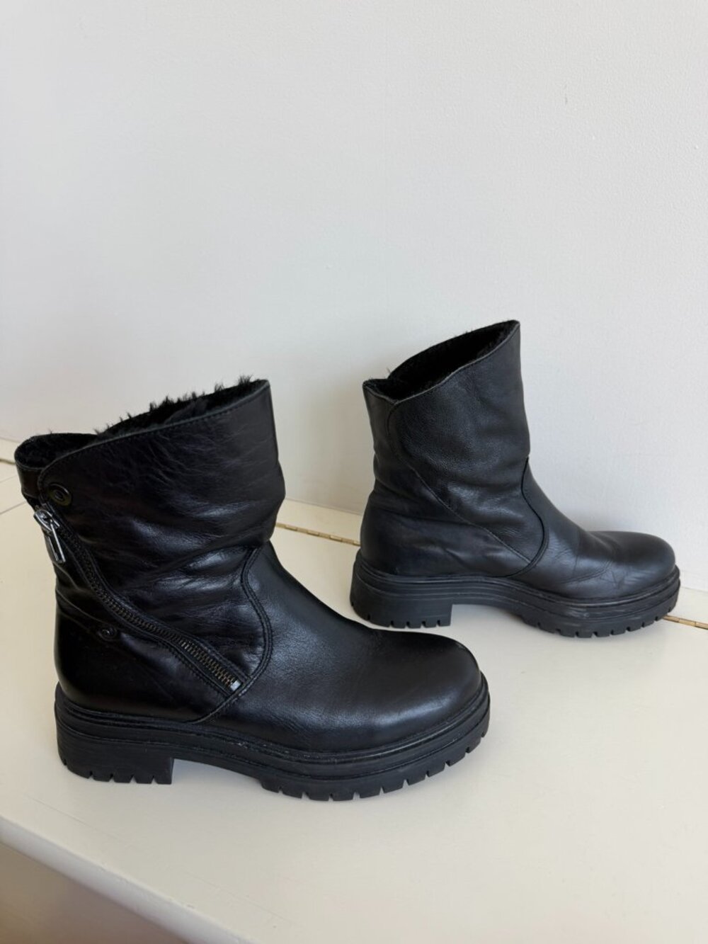 Avellini Black Leather Shearling Lined Moto Lug Boots EU 38